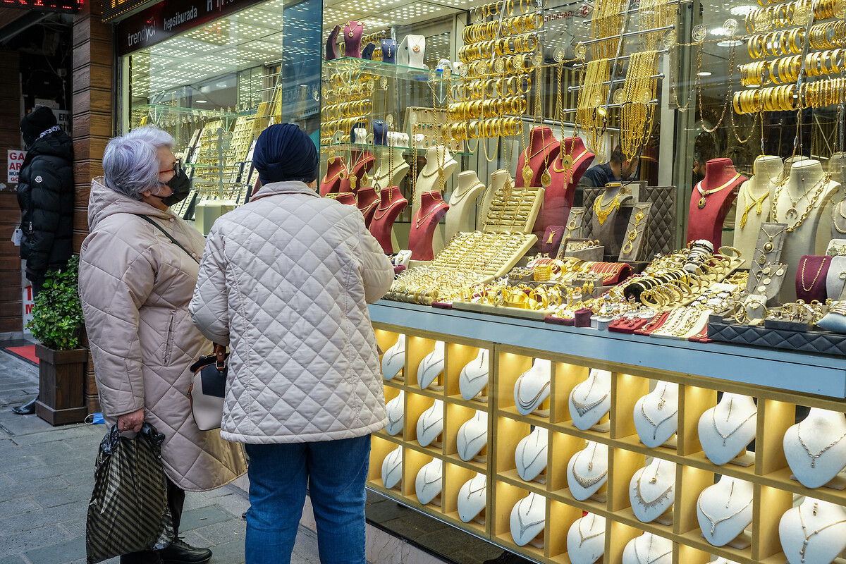 Altının yeni fiyatı piyasayı sarsacak Gram altın 1200 lira artacak