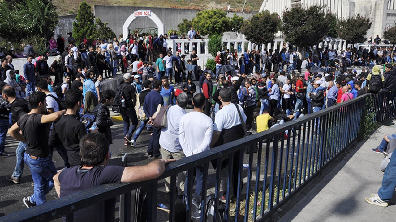 Türkiye kapıları açtı, Yunanistan sınıra asker yığıyor