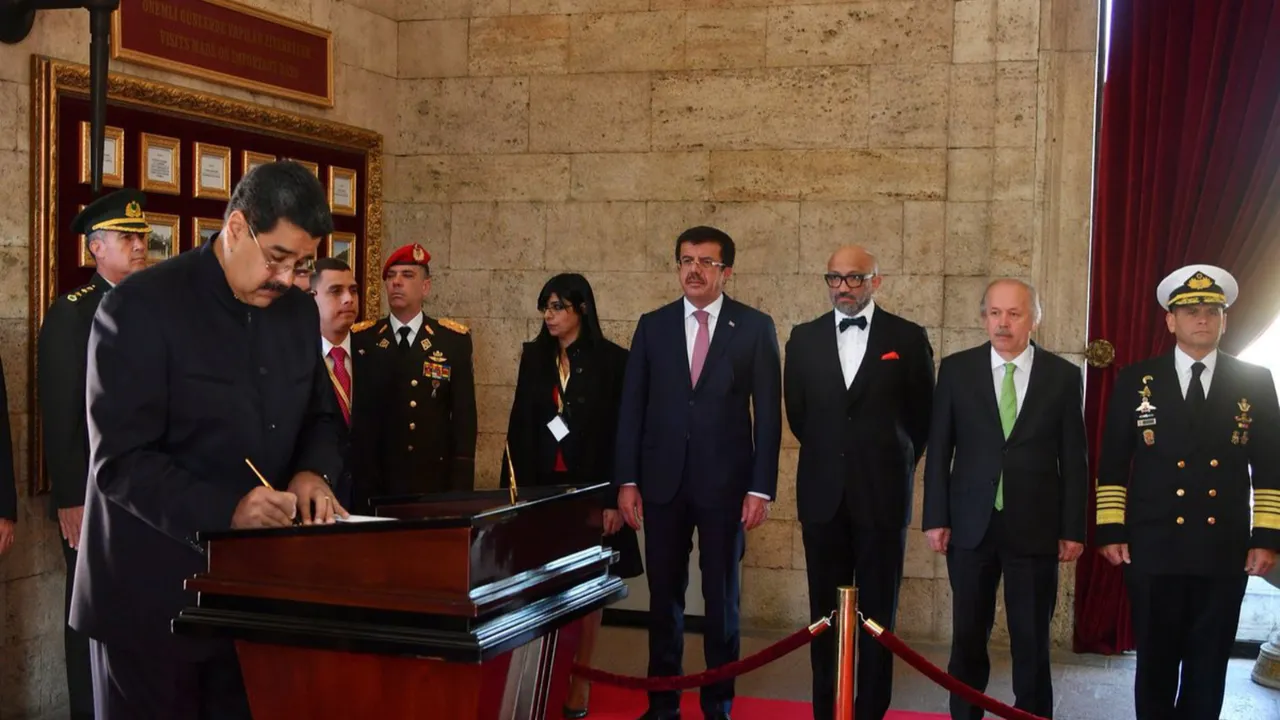 Venezuela Devlet Başkanı Maduro, Anıtkabir'i ziyaret etti: Yaşasın Türkiye,  yaşasın Venezuela, yaşasın kurtarıcılarımız