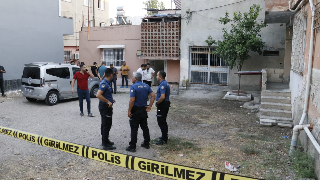 Adana'da silahlı saldırı: Yemek yerken bir anda ailesini kurşun yağmuruna  tuttu!
