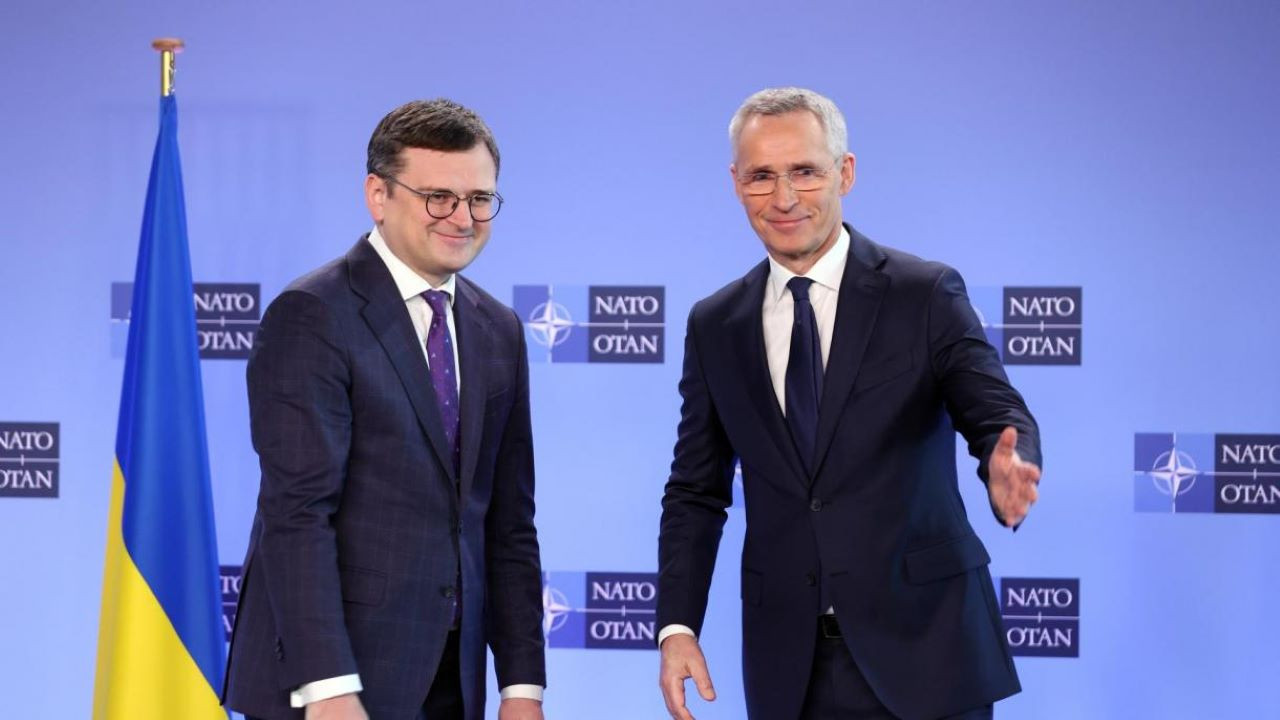 Stoltenberg ve Kuleba el ele: Ukrayna NATO'nun fiili askeri gücü