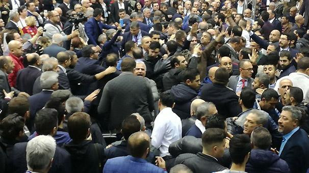 CHP'nin İzmir ve Kırşehir kongrelerinde kavga - Resim : 1