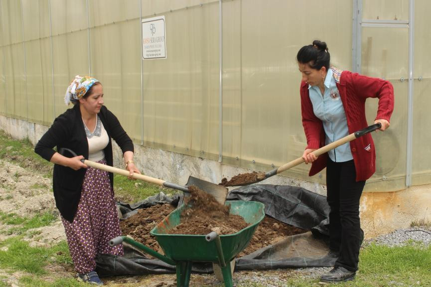 Hakkarili kadınlar organik tarım evi açtı - Resim : 2