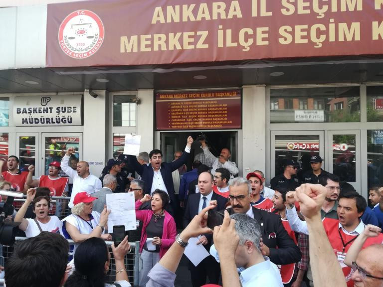 İlk imza gününde Perinçek seferberliği - Resim : 17