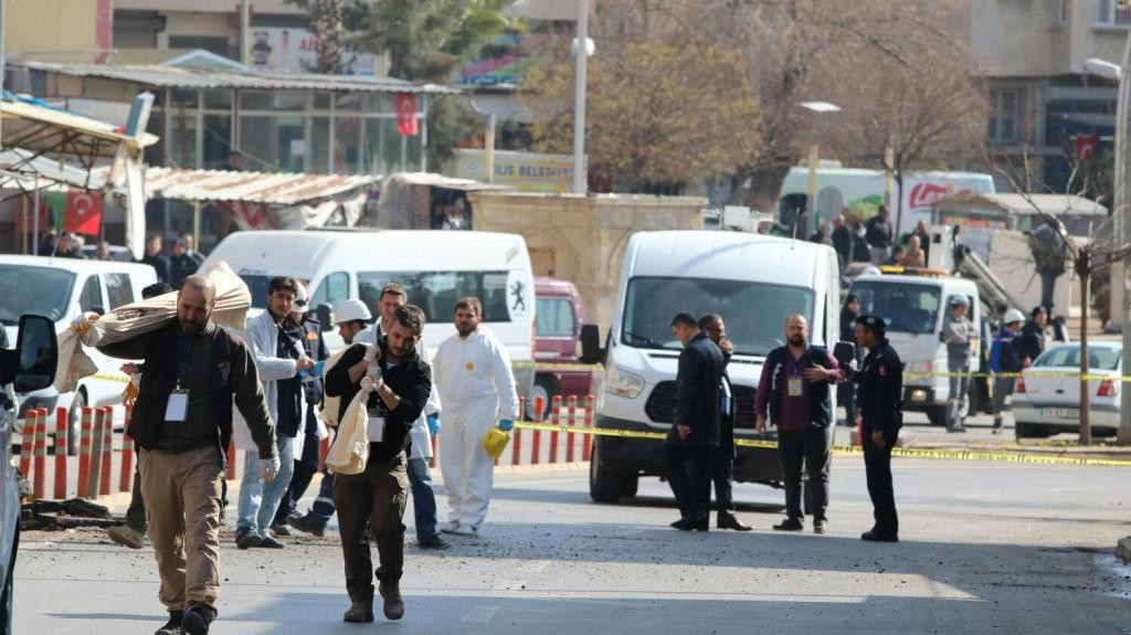 Kilis ve Hatay'a PYD roketi: Patlamayanları omuzlarında taşıdılar - Resim : 2