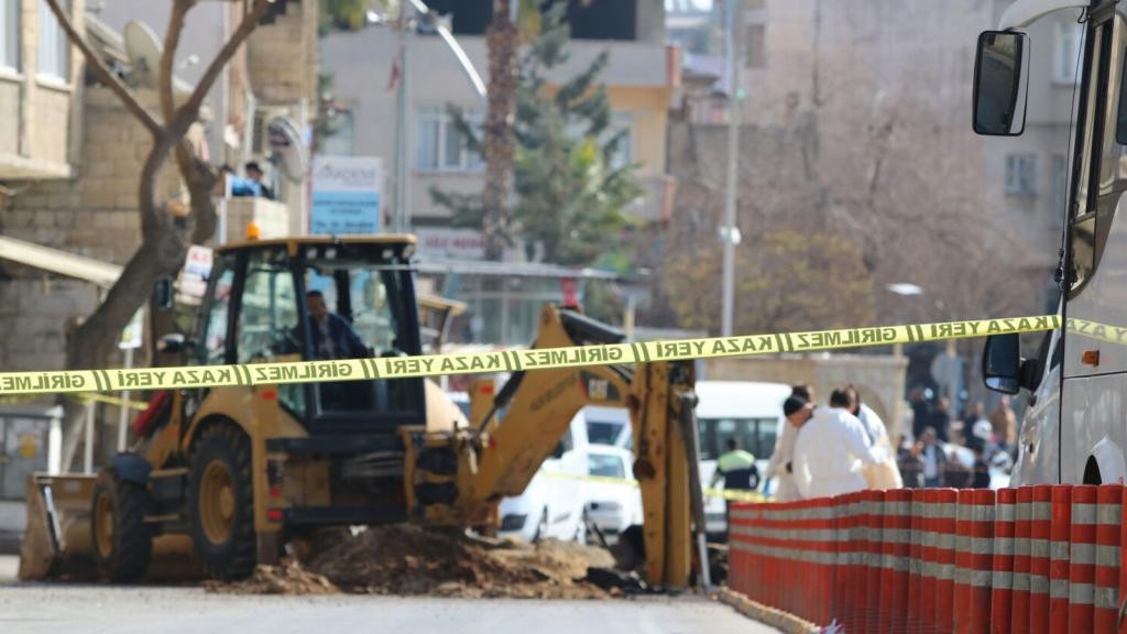 Kilis ve Hatay'a PYD roketi: Patlamayanları omuzlarında taşıdılar - Resim : 1