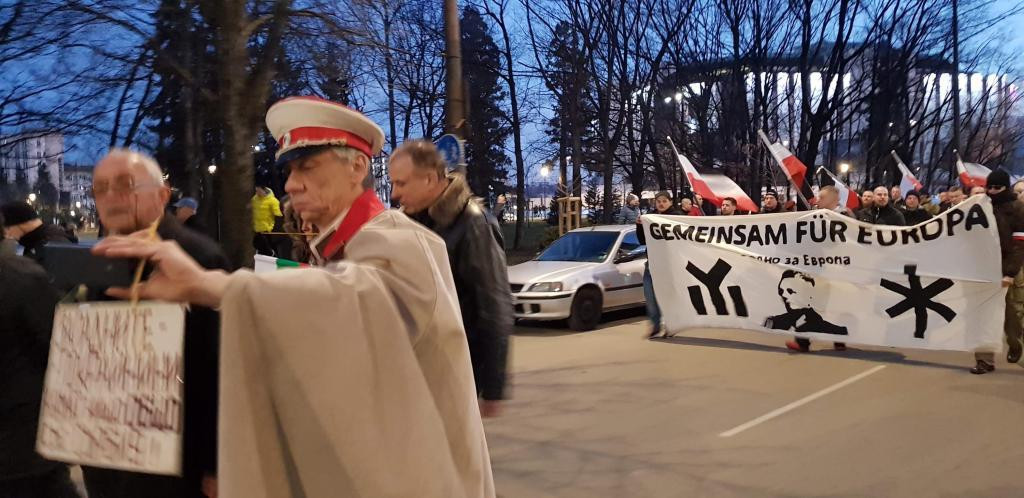 Bulgaristan'da aşırı sağcılar Nazi destekçisi generali anmak için yürüdü - Resim : 2