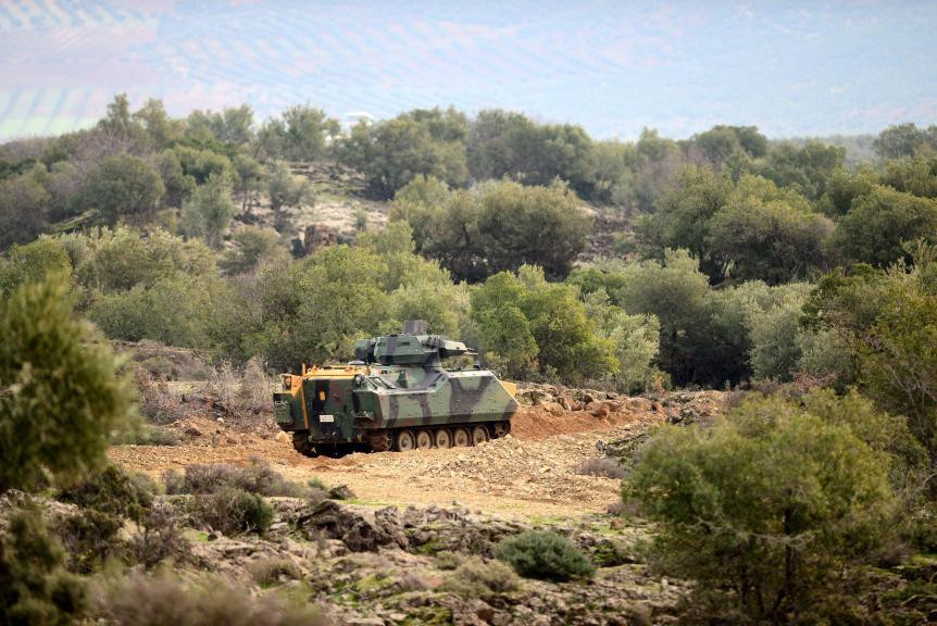 Tanklar sınırı marşlarla geçti - Resim : 8