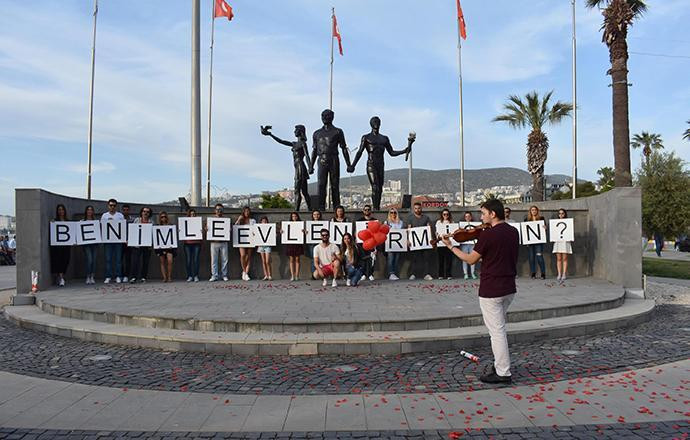 Ata'nın huzurunda evlenme teklifi - Resim : 2