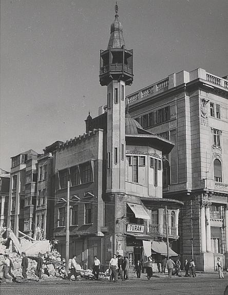Erdoğan daha yakın tarihi bilmiyor: O camileri Menderes yıktı - Resim : 1
