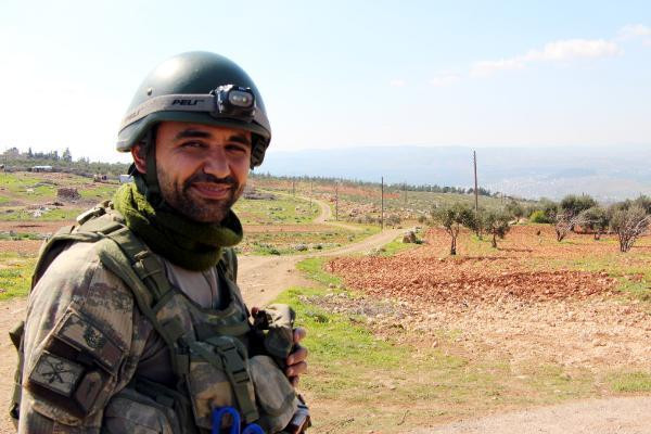 Sadece birkaç kilometre ötede: Mehmetçik Afrin'i böyle izliyor - Resim : 4