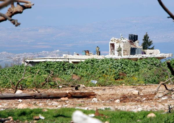 Sadece birkaç kilometre ötede: Mehmetçik Afrin'i böyle izliyor - Resim : 2