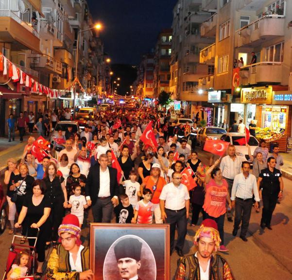 Zeybek oynayan Atatürk'ü canlandırdı - Resim : 3