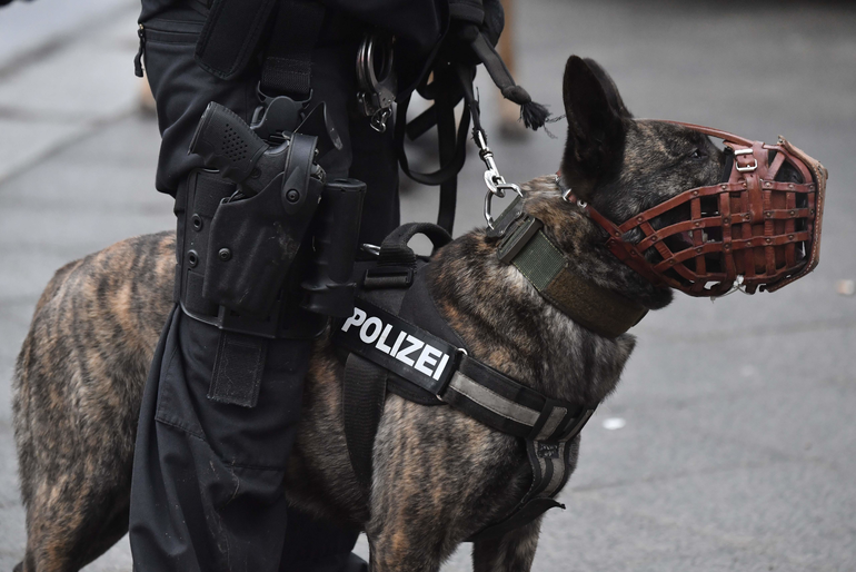 Berlin'de PKK yandaşlarına polis müdahalesi - Resim : 1