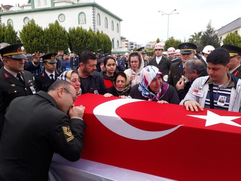 Afrin şehitleri son yolculuğuna uğurlanıyor - Resim : 8