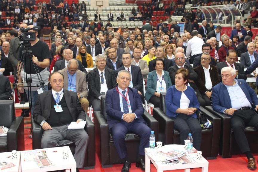 CHP'nin İzmir ve Kırşehir kongrelerinde kavga - Resim : 4