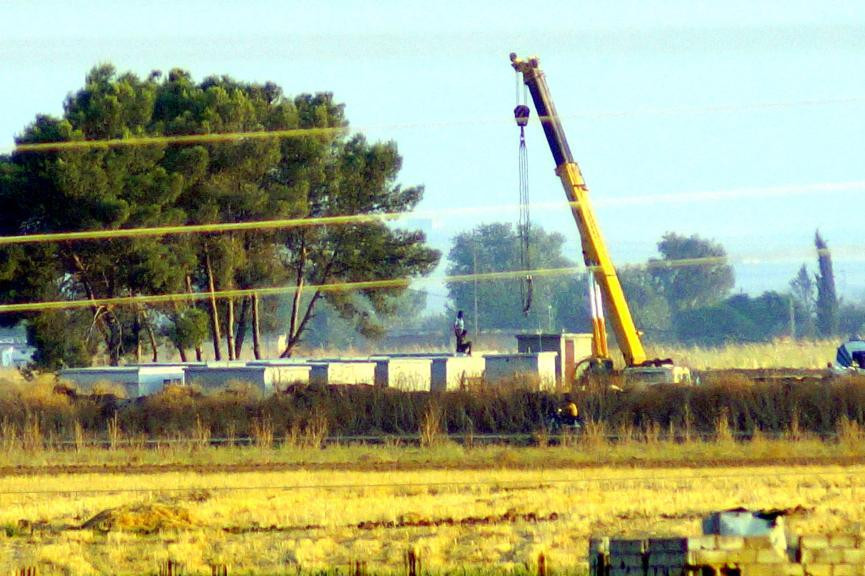 ABD'nın zırhlı kulübeleri teröristlerin mevzilerine yerleştiriliyor - Resim : 1