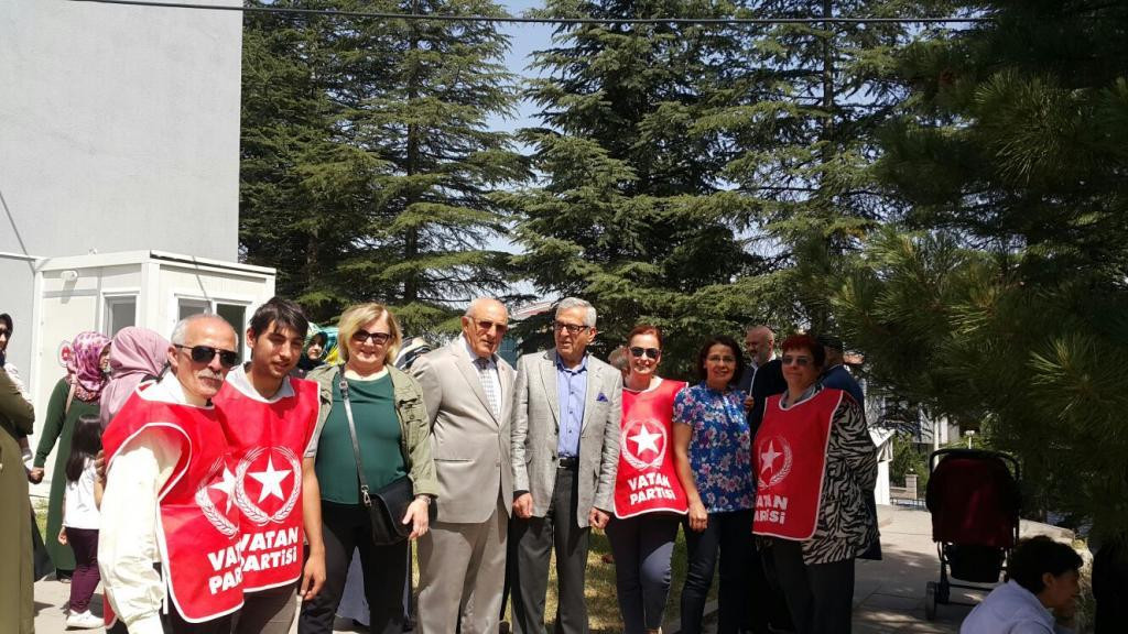 İlk imza gününde Perinçek seferberliği - Resim : 24