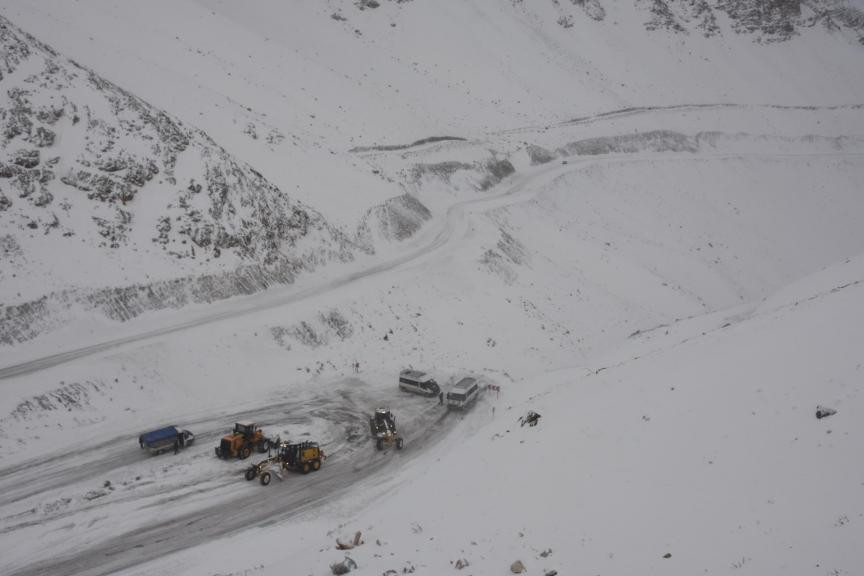 2985 rakımlı Karabet Geçidi'nde kar çilesi - Resim : 1