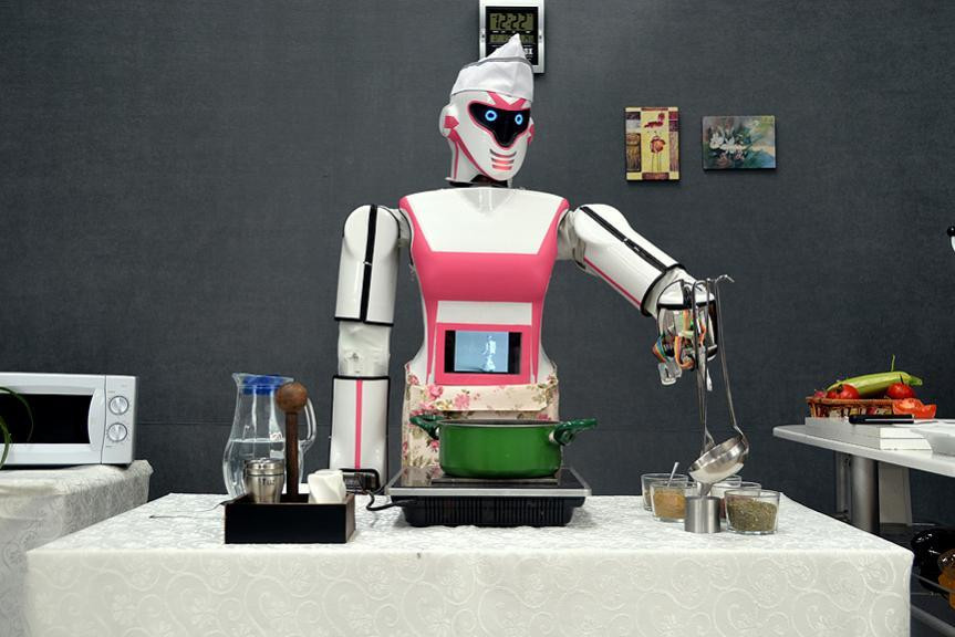 Yerli insansı robotlardan 'Erik Dalı' şovu - Resim : 1