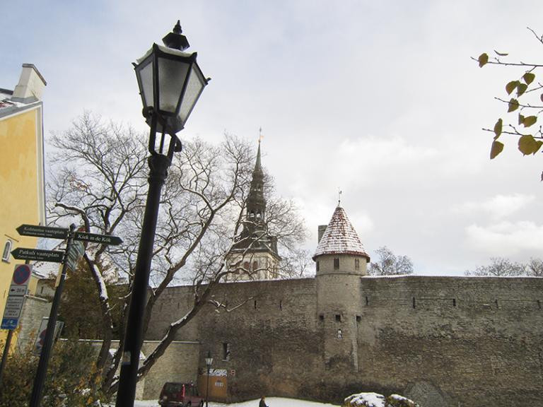 Baltık Denizi kıyısında bir ortaçağ şehri Tallinn - Resim : 4