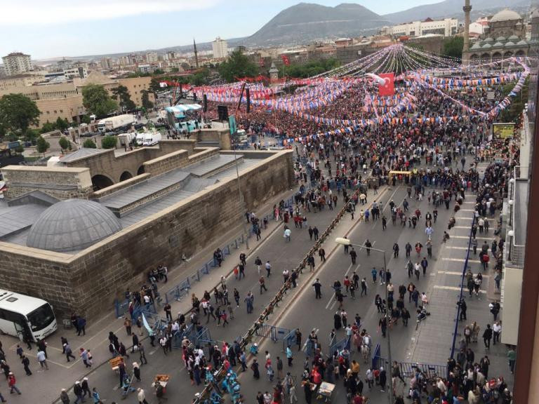 Erdoğan konuşurken Kayseri'de alanı terkettiler - Resim : 1