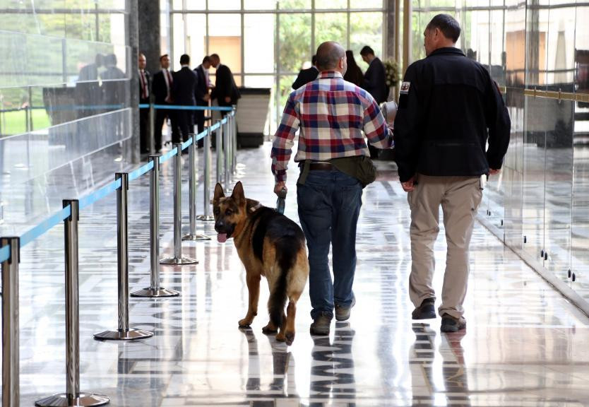 AKP grubuna köpek soktular vekilleri çıkardılar! - Resim : 1