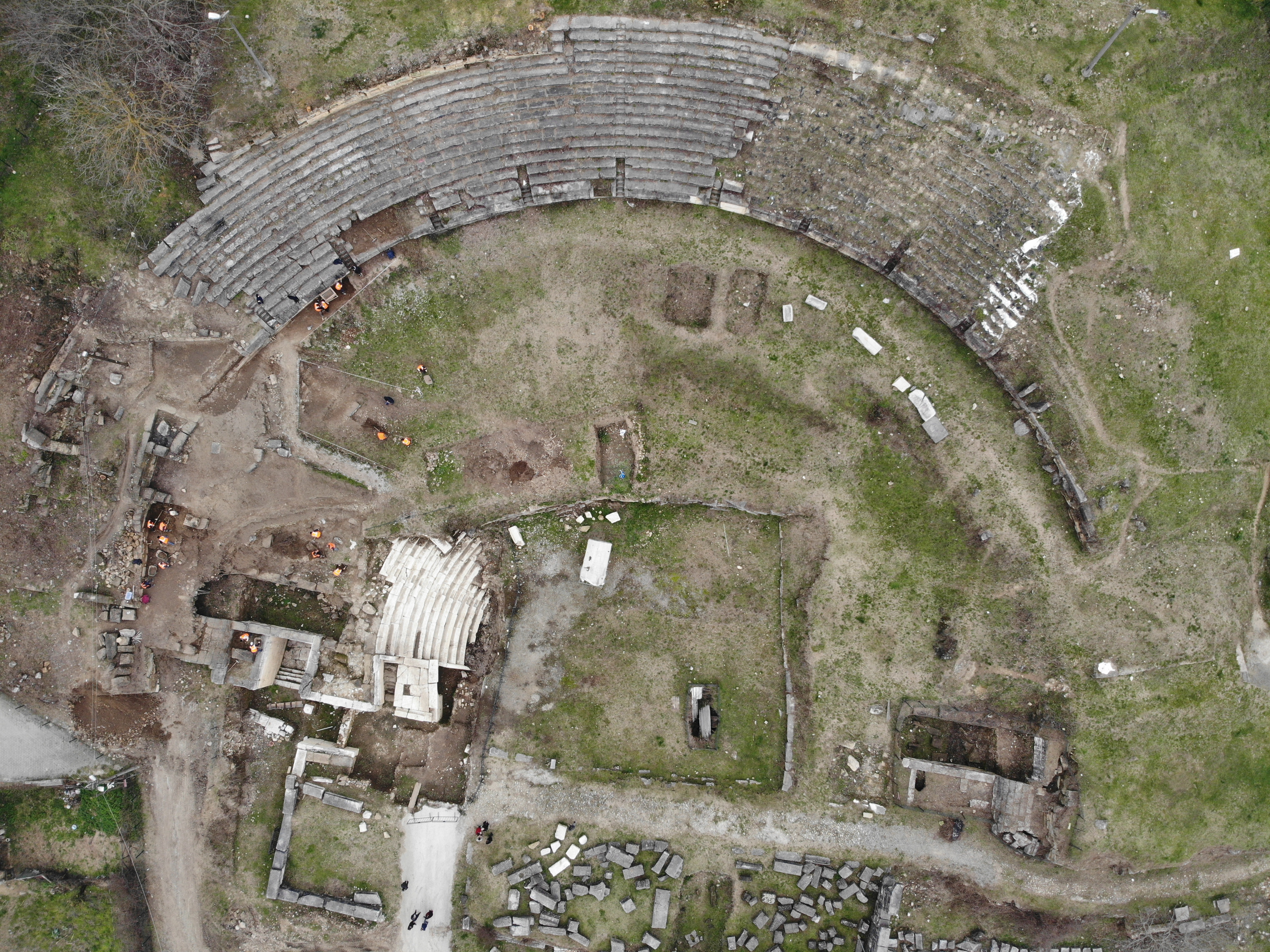 Karadeniz’in tek antik tiyatrosu üç yıl sonra sahne alacak - Resim: 2