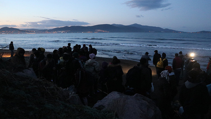 Türkiye kapıları açtı, Yunanistan sınıra asker yığıyor - Resim: 1