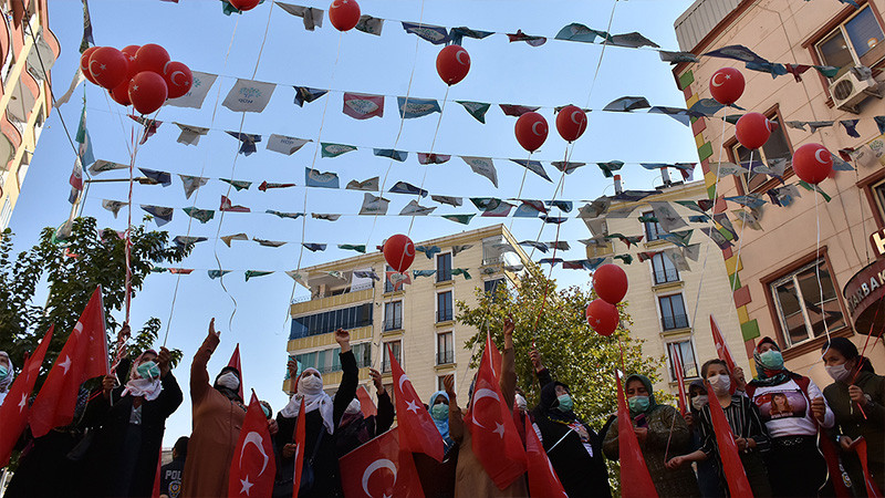 Diyarbakır anneleri Cumhuriyet Bayramı'nı evlat nöbetinde kutladı - Resim: 1