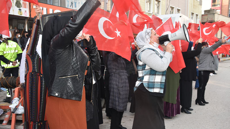 Şırnak'ta terör mağduru aileler HDP İl Başkanlığı binası önünde eylem yaptı - Resim: 4