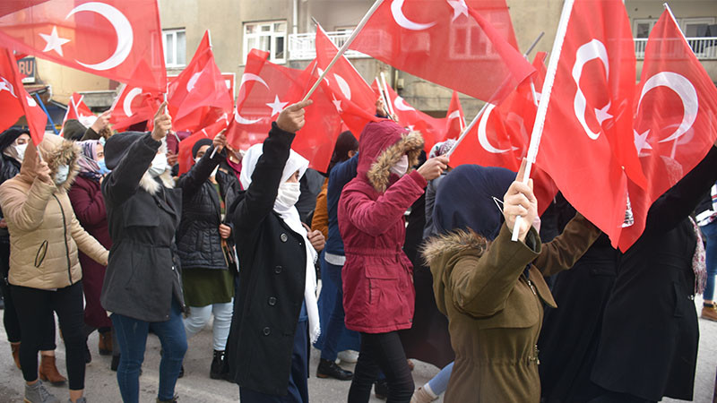 Şırnak'ta terör mağduru aileler HDP İl Başkanlığı binası önünde eylem yaptı - Resim: 1