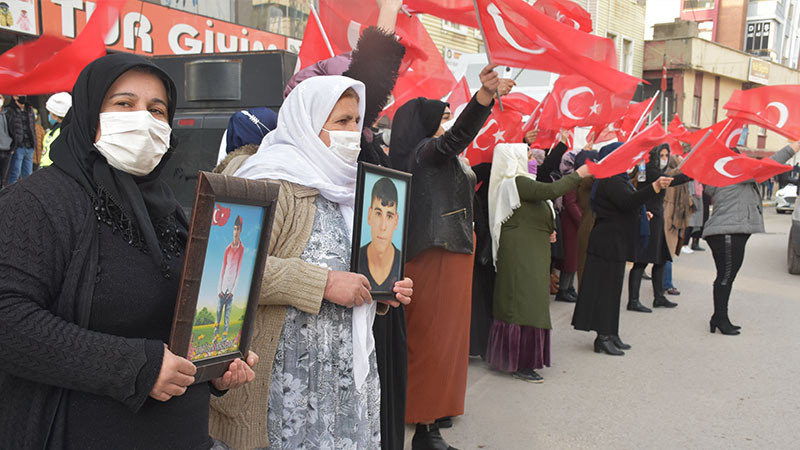 Şırnak'ta terör mağduru aileler HDP İl Başkanlığı binası önünde eylem yaptı - Resim: 5