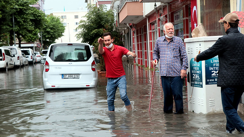 İstanbul'da sağanak etkili oldu - Resim: 4