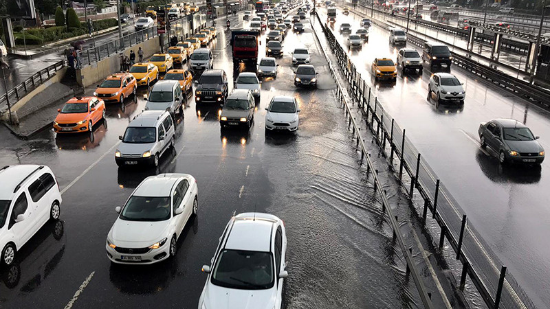 İstanbul'da sağanak etkili oldu - Resim: 1