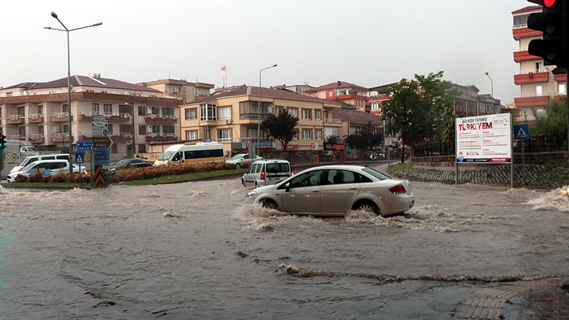 İstanbul'da sağanak etkili oldu - Resim: 3