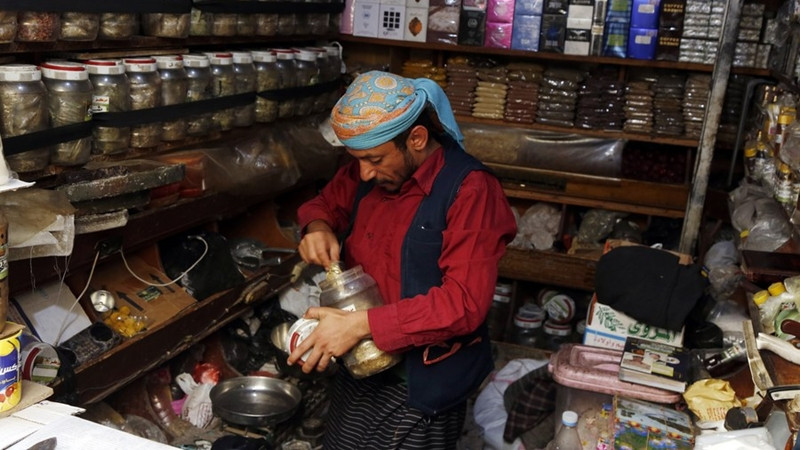 Yemenis turn to cheap herbal remedies due to war, blockade - Resim: 3