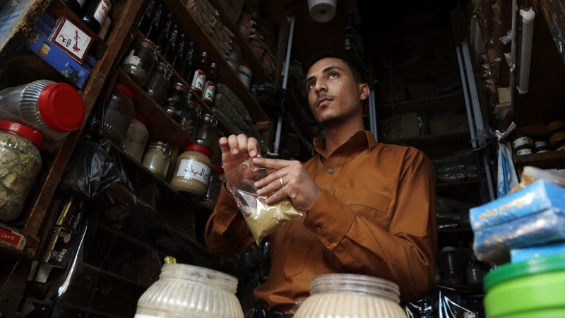 Yemenis turn to cheap herbal remedies due to war, blockade - Resim: 1