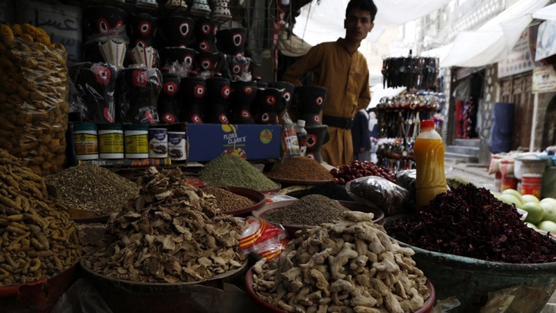 Yemenis turn to cheap herbal remedies due to war, blockade - Resim: 2