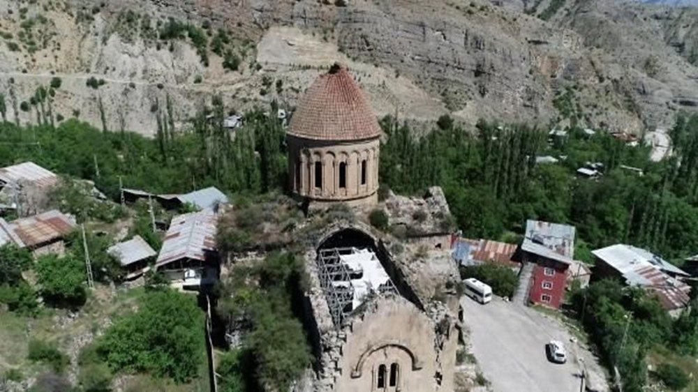 Öşvank yıkılma tehlikesiyle ve definecilerle başbaşa - Resim: 1