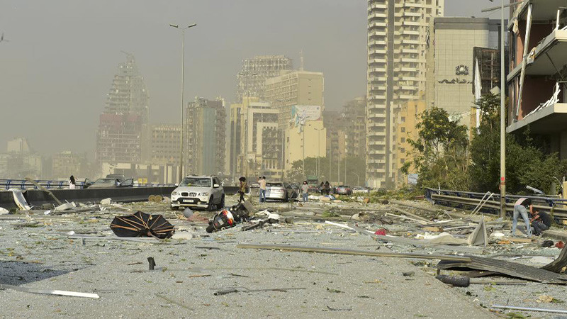 Lübnan Beyrut Limanı'ndaki 'tarihi' patlamanın şokunu yaşıyor - Resim: 3