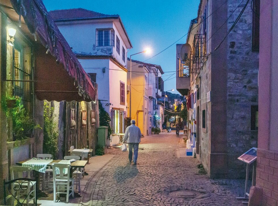 Ayvalık: Sanatla estetikle yoğrulmuş sokaklar - Resim: 2