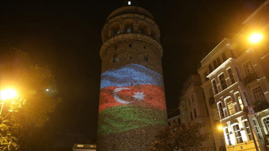 Galata Kulesi'ne Azerbaycan bayrağı yansıtıldı - Resim: 1