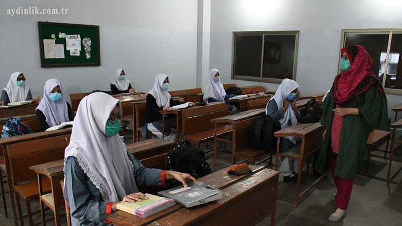 Pakistan'da salgın nedeniyle kapalı olan okullar yeniden açıldı - Resim: 1