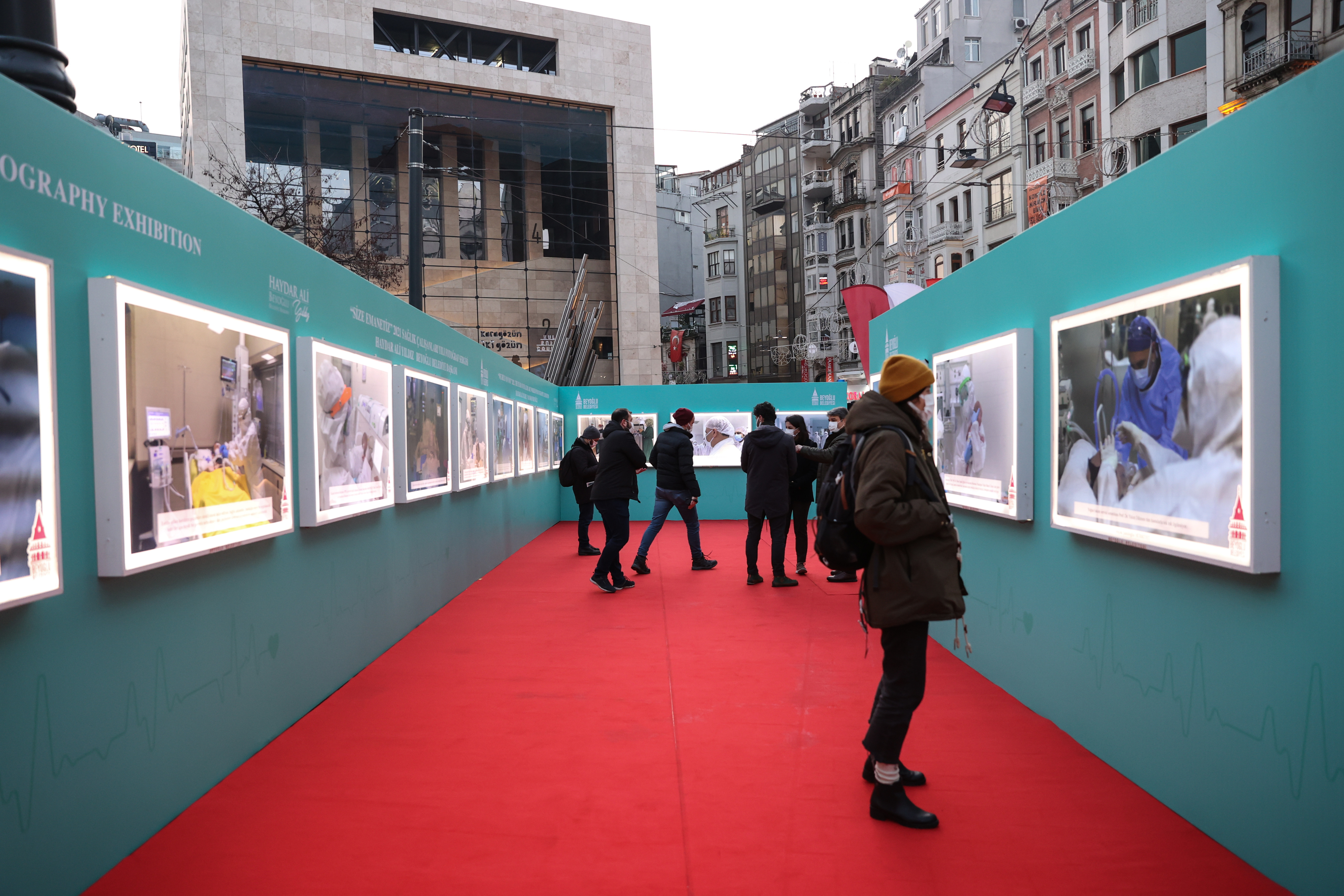 Beyoğlu Belediyesi tarafından sağlık çalışanları fotoğraf sergisi açıldı - Resim: 2