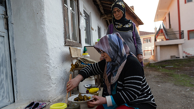 Salgında ayakta kalmaya çalışan kadın üreticilerin emekleri dijital pazarda - Resim: 1