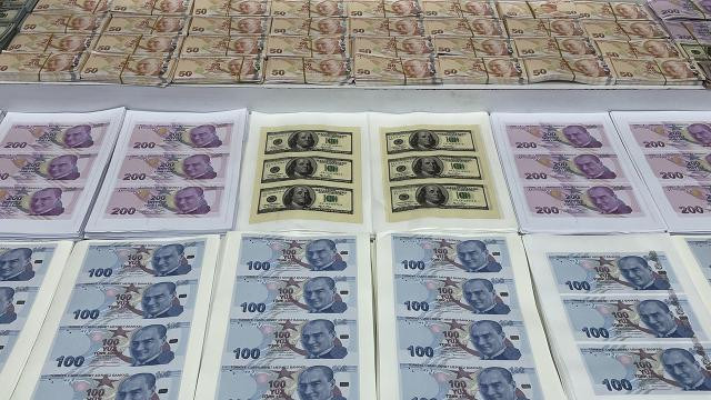 İstanbul'da milyonlarca lira ve dolar sahte para ele geçirildi - Resim: 1