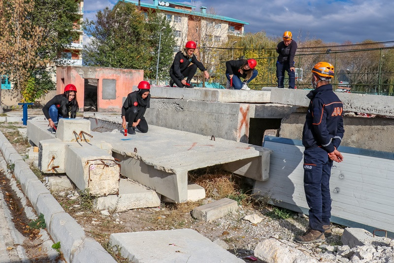 Vanlı kadınlar afetlerde can kurtaracak - Resim: 1