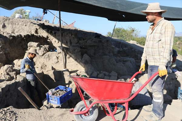 Tatarlı Höyük'te binlerce yıl öncesine ait 'çöp çukuru' bulundu - Resim: 1