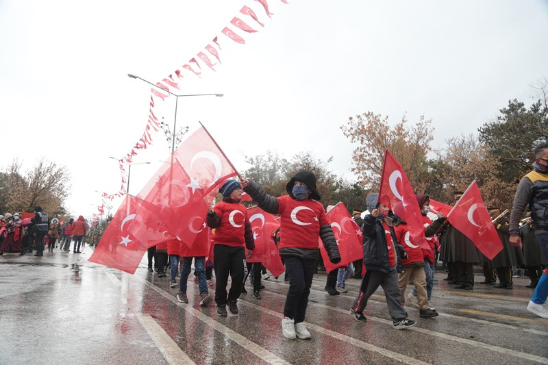 Meydanlar Al Bayraklarla donandı - Resim: 6